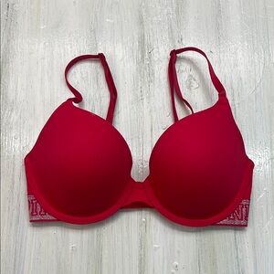VS PINK Wear Everywhere T-Shirt Lightly Red Bra 32 D